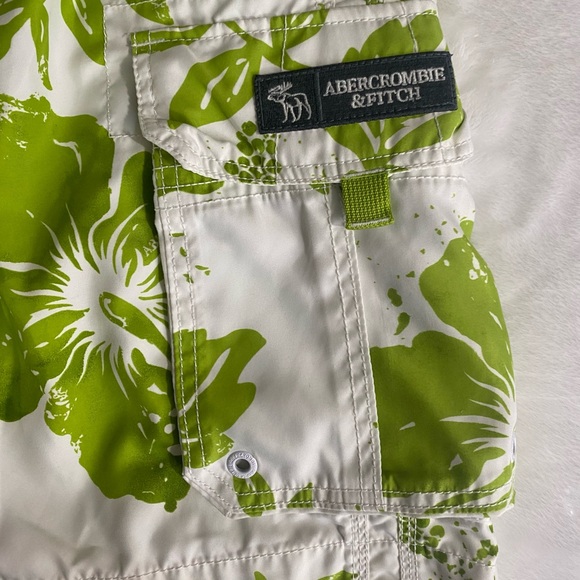 Abercrombie & Fitch Board Shorts/Swim, Green/White Hawaiian Size 34. Like New - Picture 4 of 8